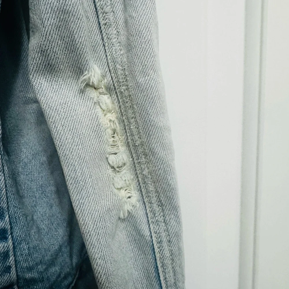 Abercrombie & Fitch Vintage Distressed Denim Jacket - Light Wash